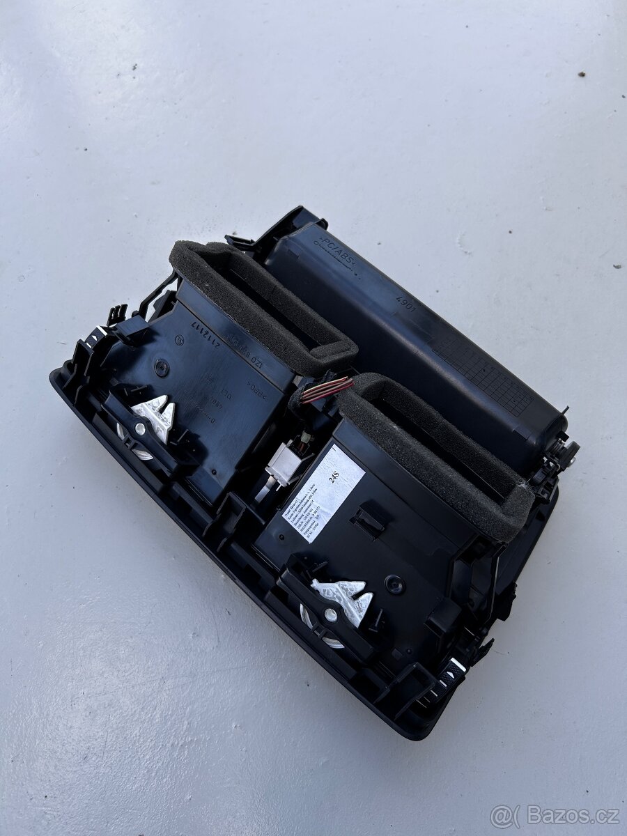 Průduch ventilace středový Škoda Octavia 2 - 3