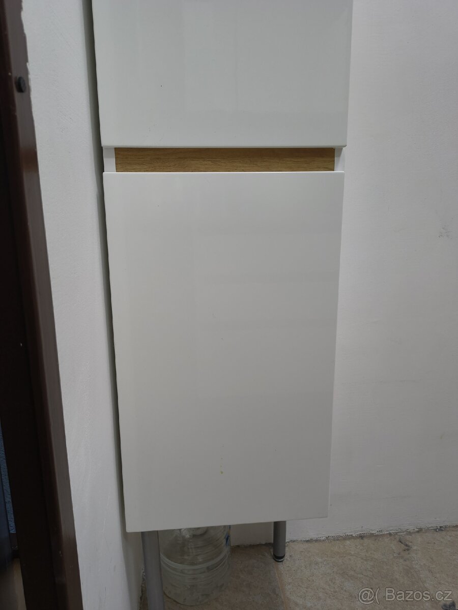 Koupelnová skříňka - 3