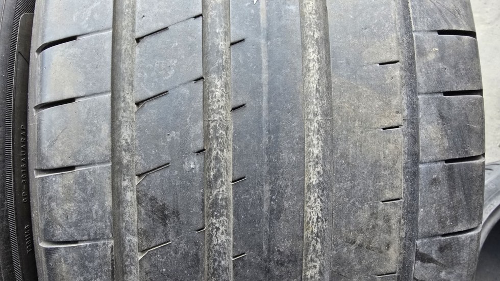 Letní pneu 245/40/19 Good Year - 3