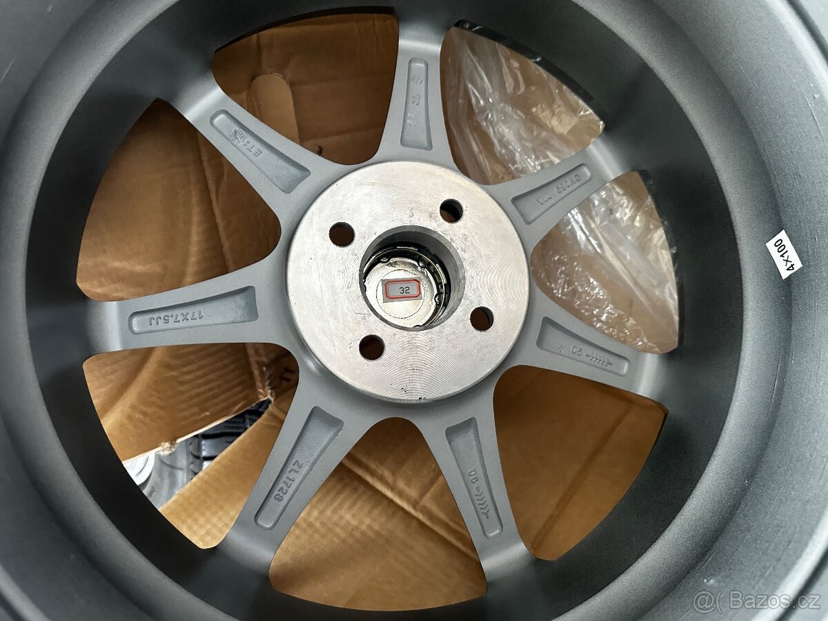 4x100 R17 7,5J ET38 Racing Wheels H134 - 3