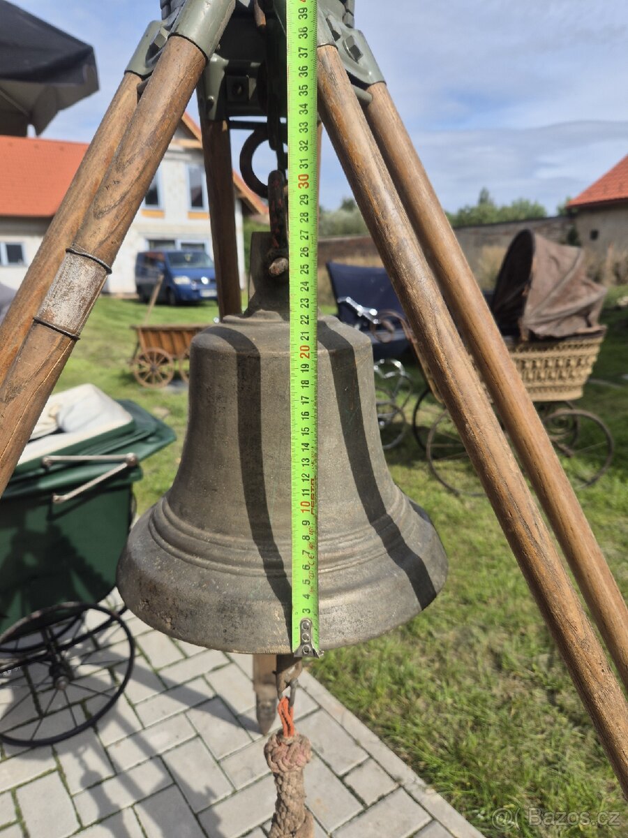 Stary BRONZOVÝ ZVON - 3