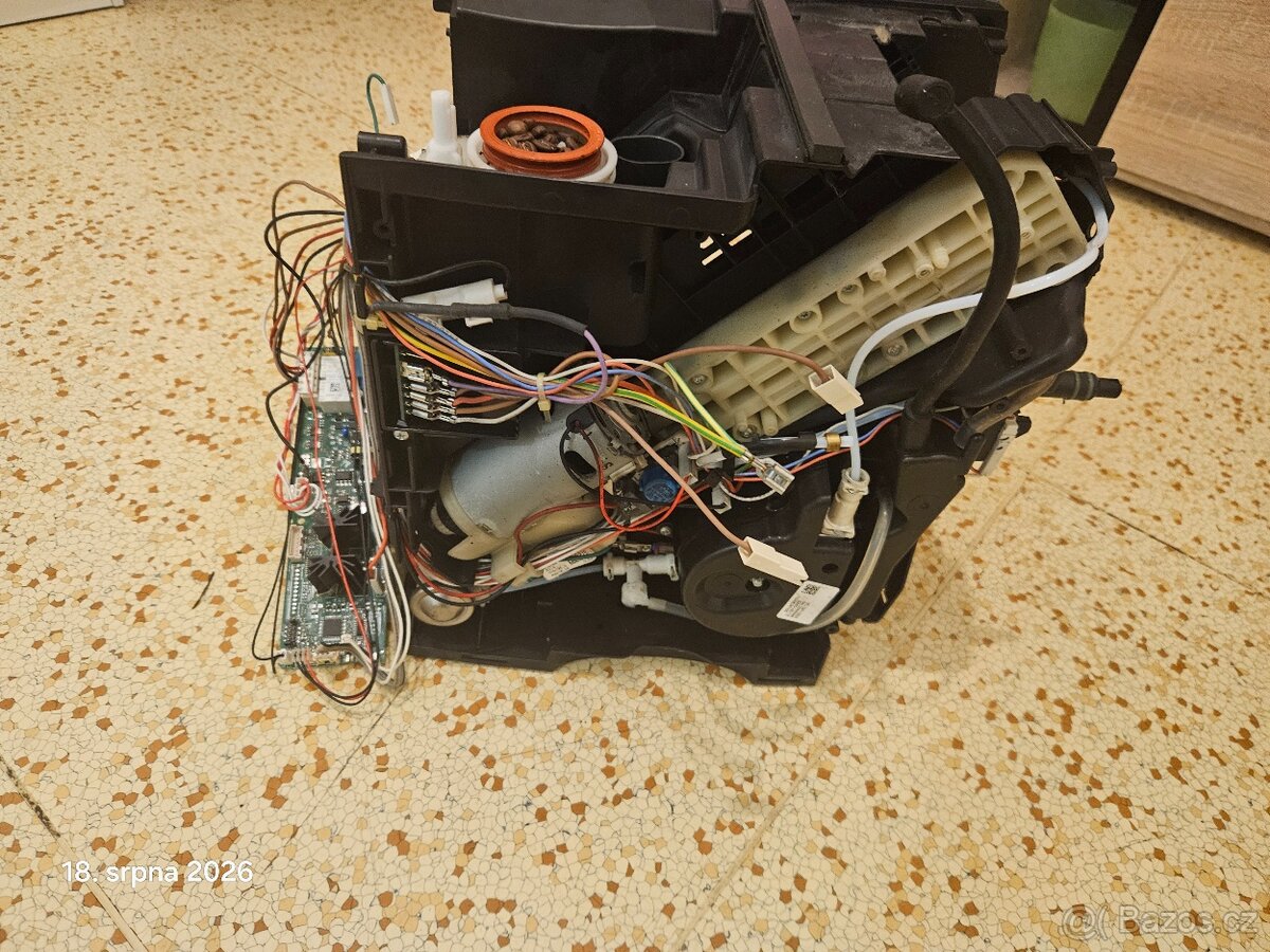 Automaticky zrepasovaný kávovar DeLonghi - 3