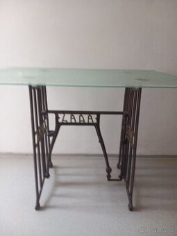 Jídelní stůl - 3
