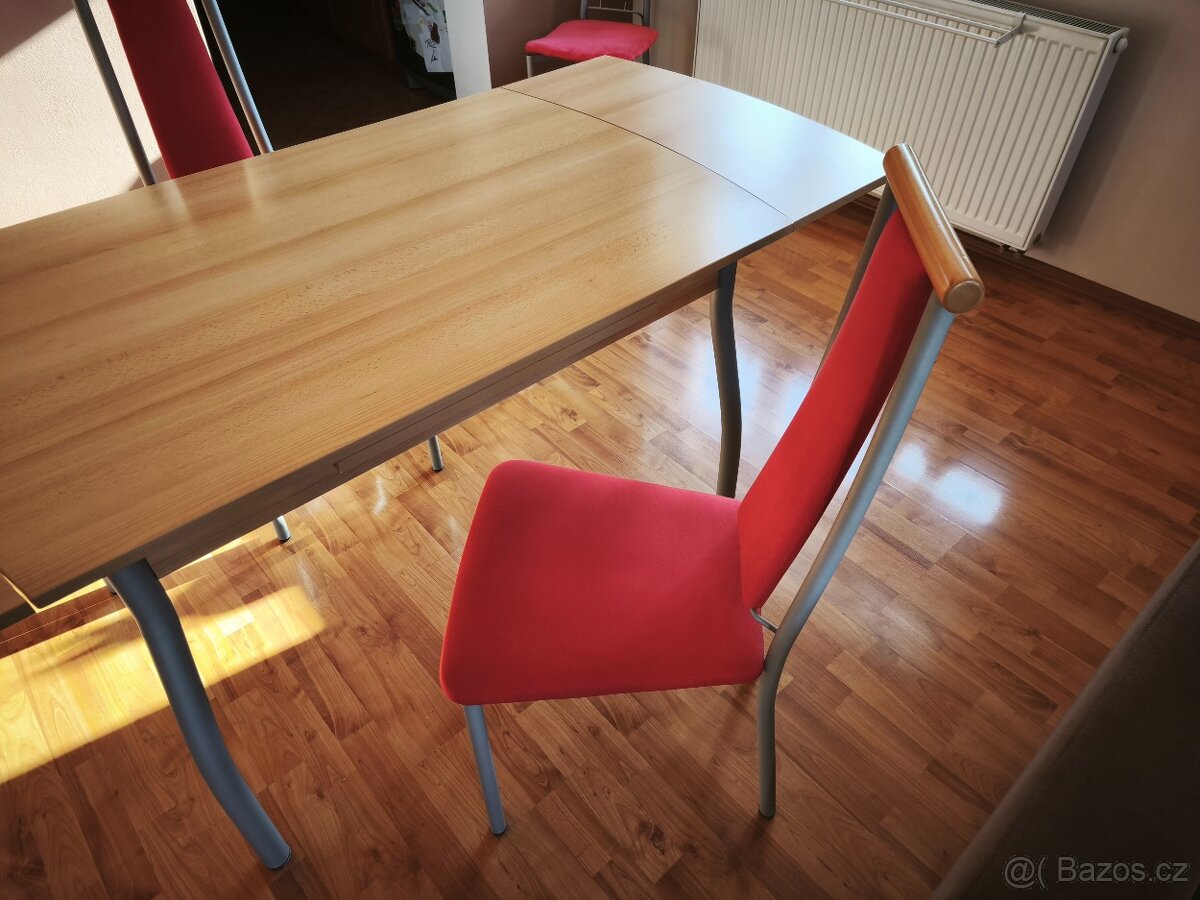 Jídelní stůl + dvě židle - 3