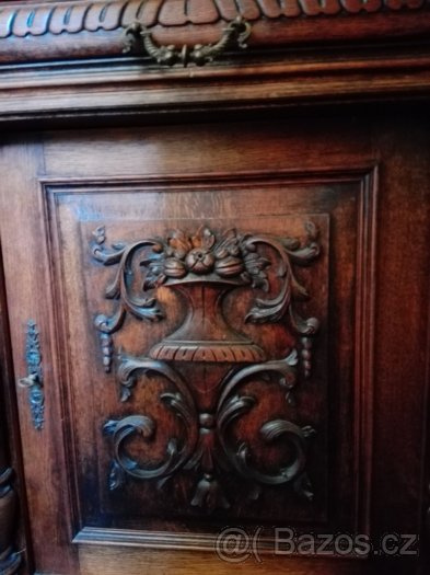 Starožitný příborník. - 3