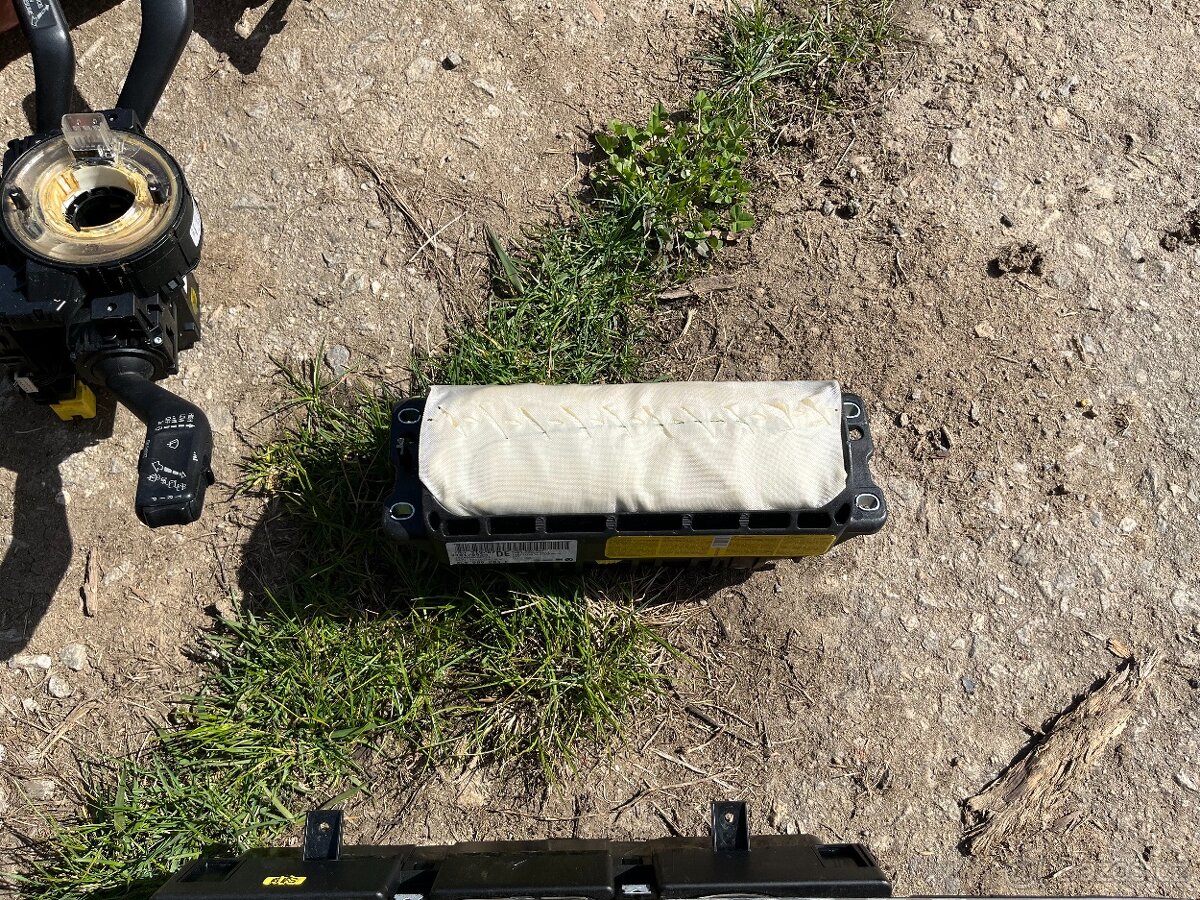 Náhradní díly VW Passat B6 - 3