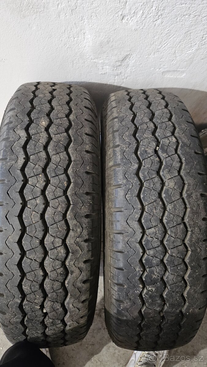 Pneu Bridgestone 205/70/15C - 3