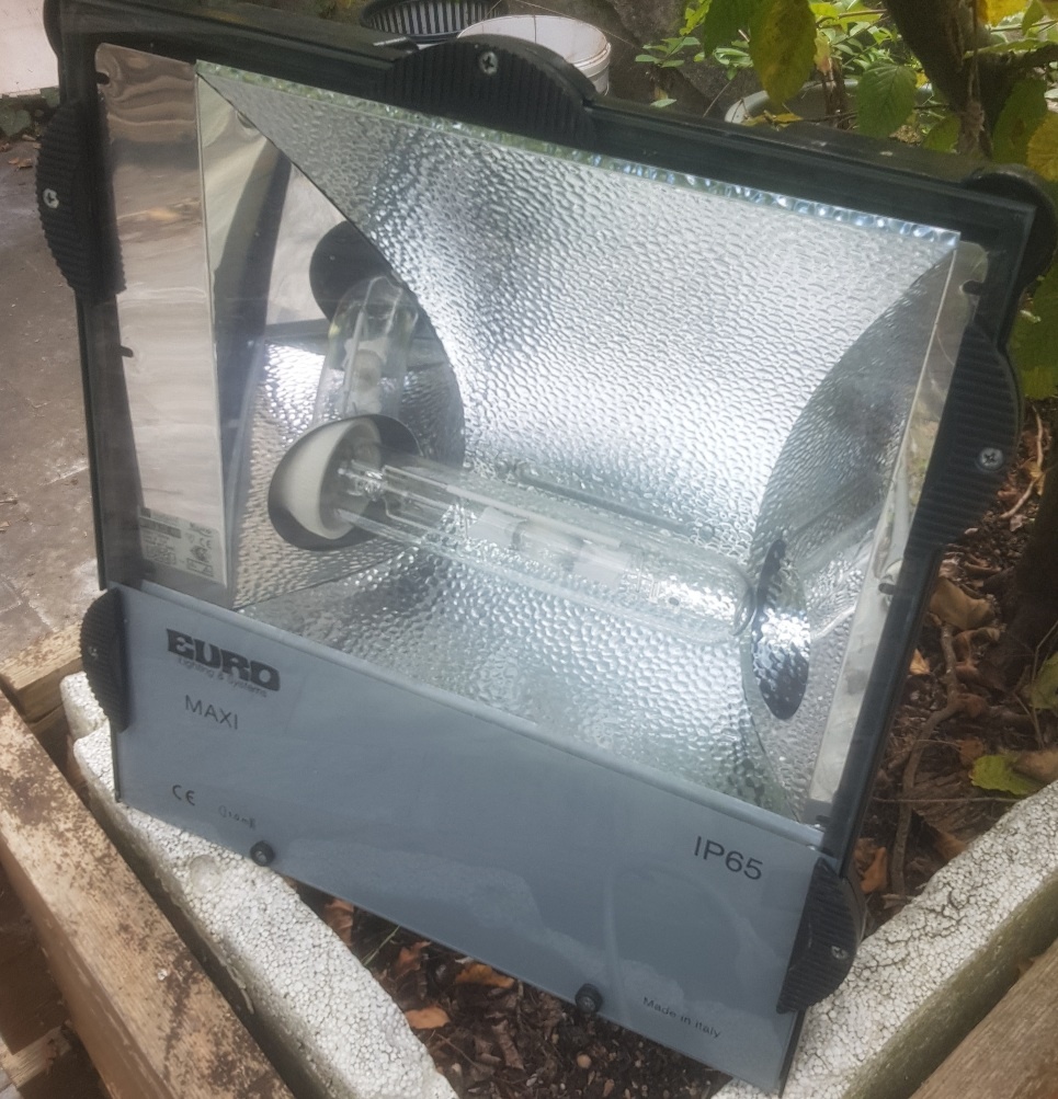 LAMPA(VÝBOJKA) 400W ,VHODNÁ I NA PĚSTOVÁNÍ + SPÍNACÍ HODINY - 3