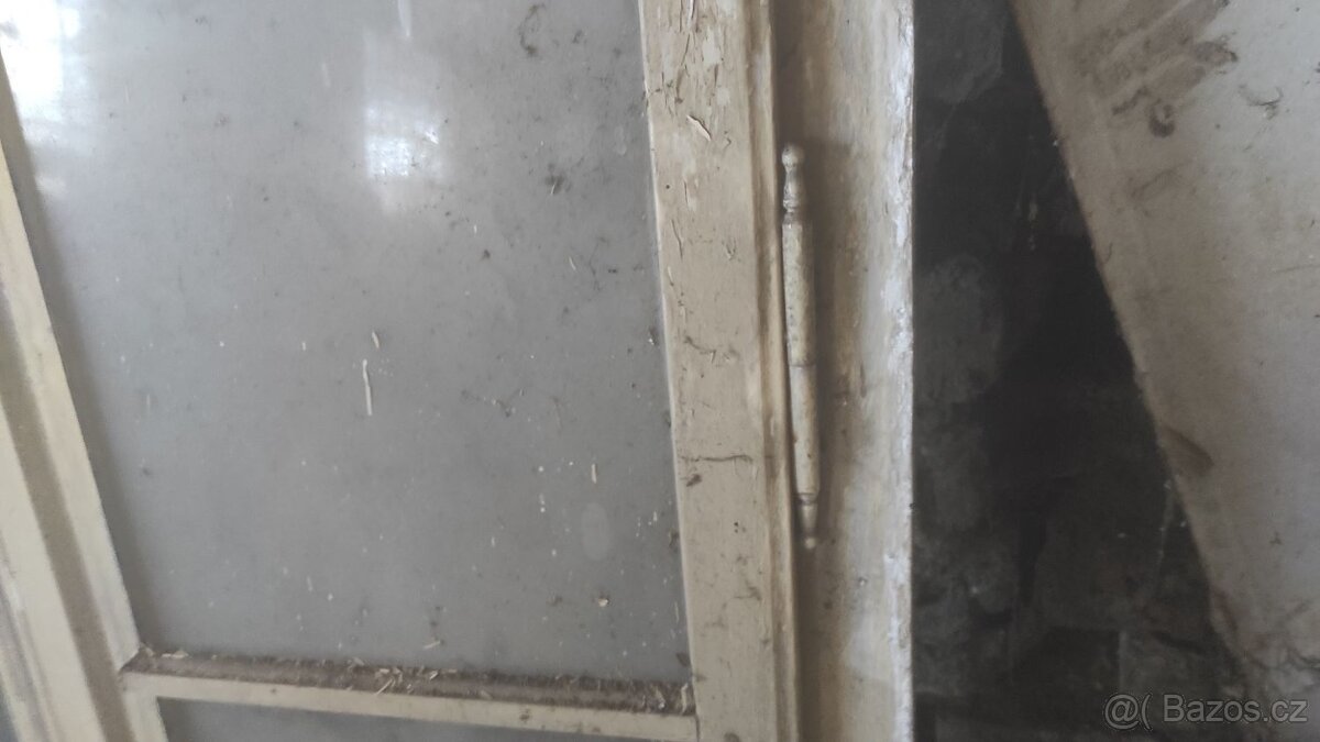 Staré dřevěné okno, 5 ks - 88x123 cm, dřevěná okna - 3