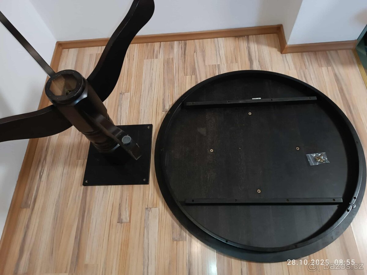 Kulatý stůl a 4 židle - 3