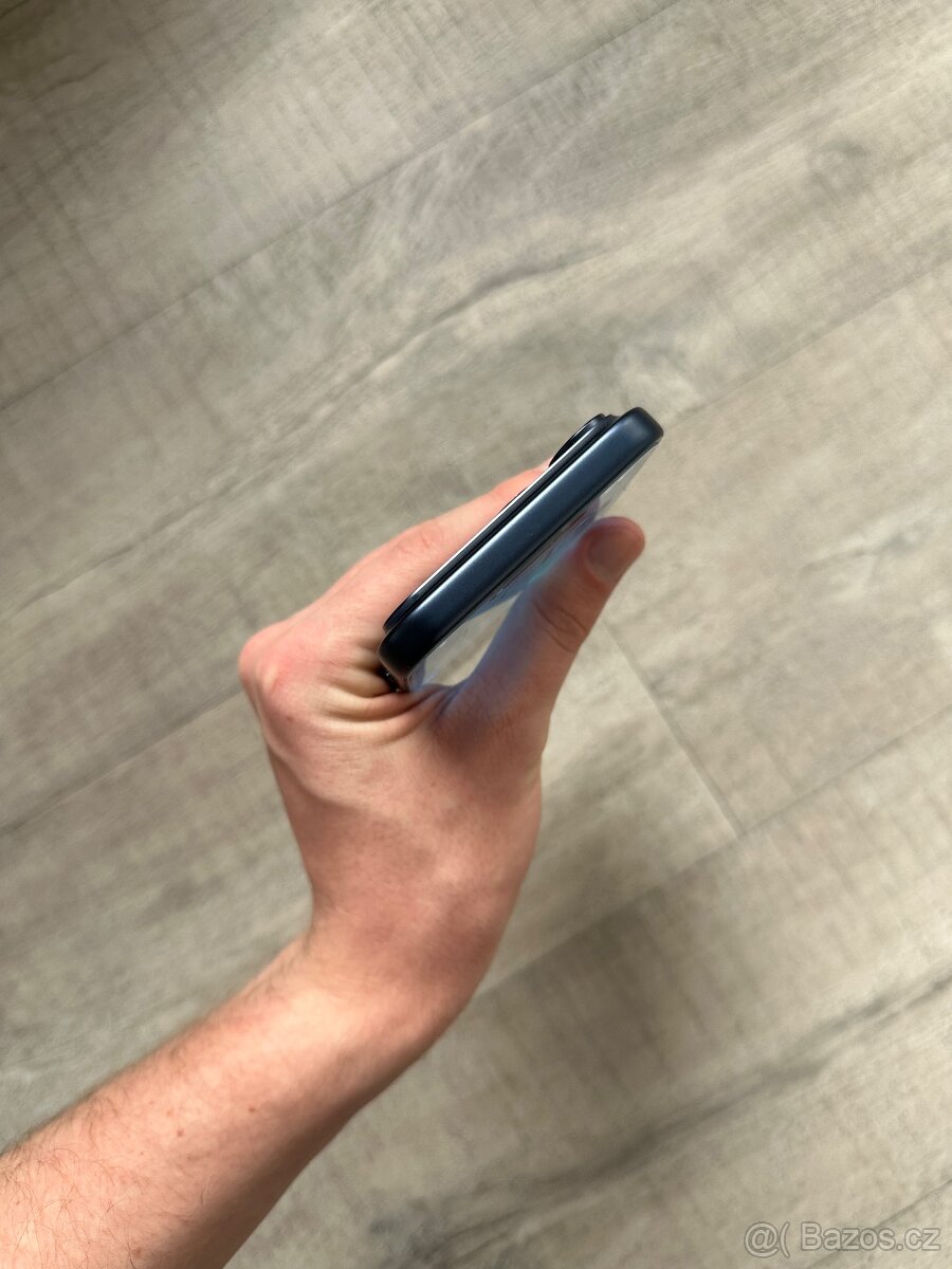 iPhone 17 Pro Max 256GB - temně modrá - 3