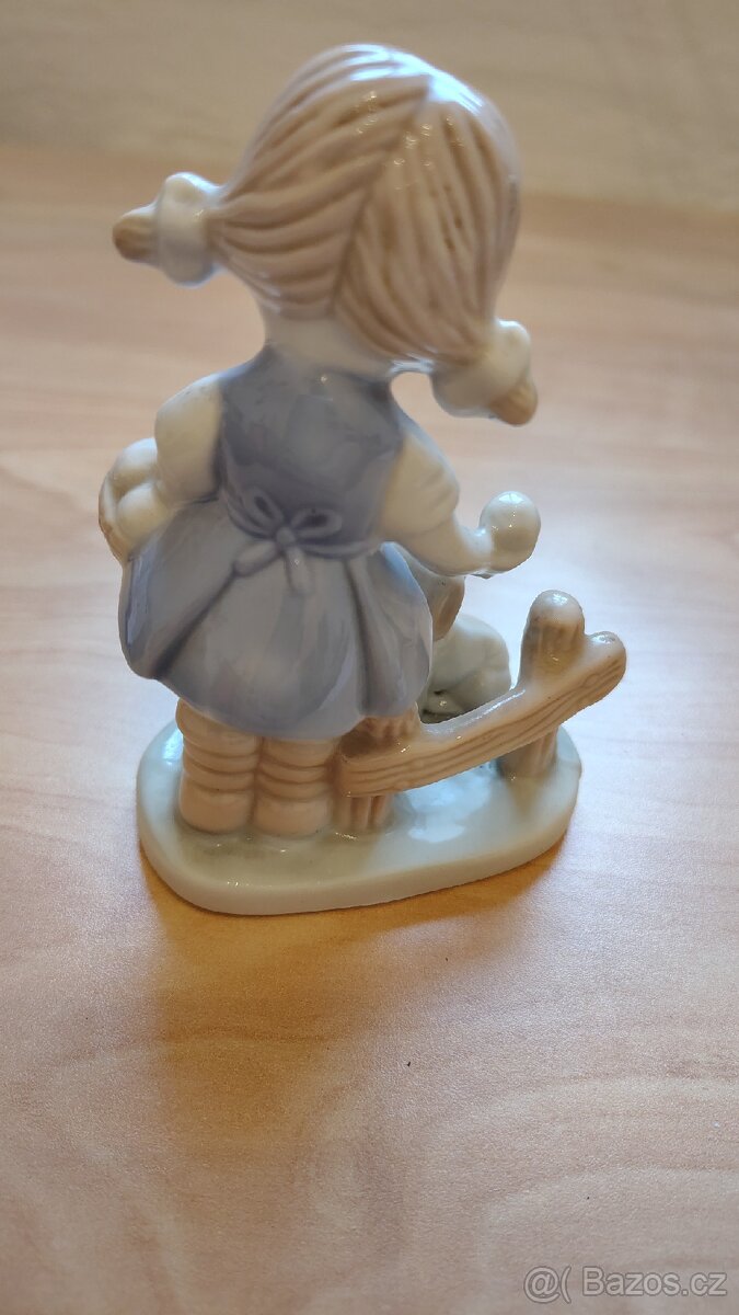 Keramická soška dívka se psem - 3