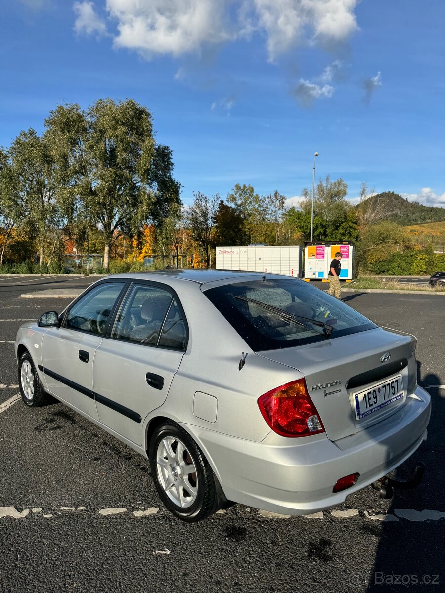 Hyundai Accent - 3