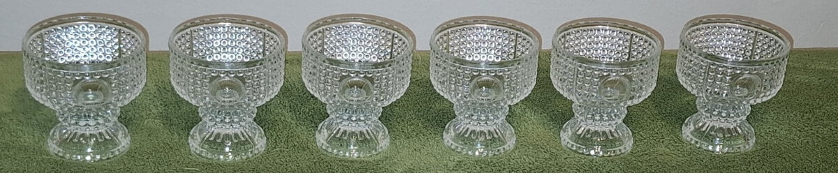 Prodám sadu skleniček: 18+4+6 ks a skleněný tác a mísu - 3