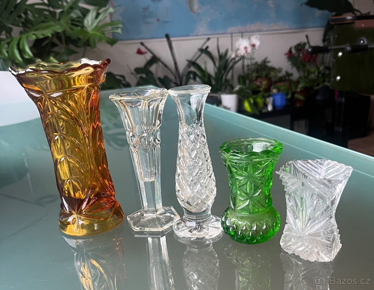 Staré skleněné vázičky z chalupy – sada 5 ks - 3