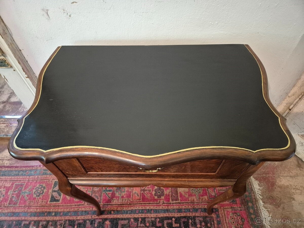 Starožitný odkládací stolek se šuplíkem ve stylu Chippendale - 3