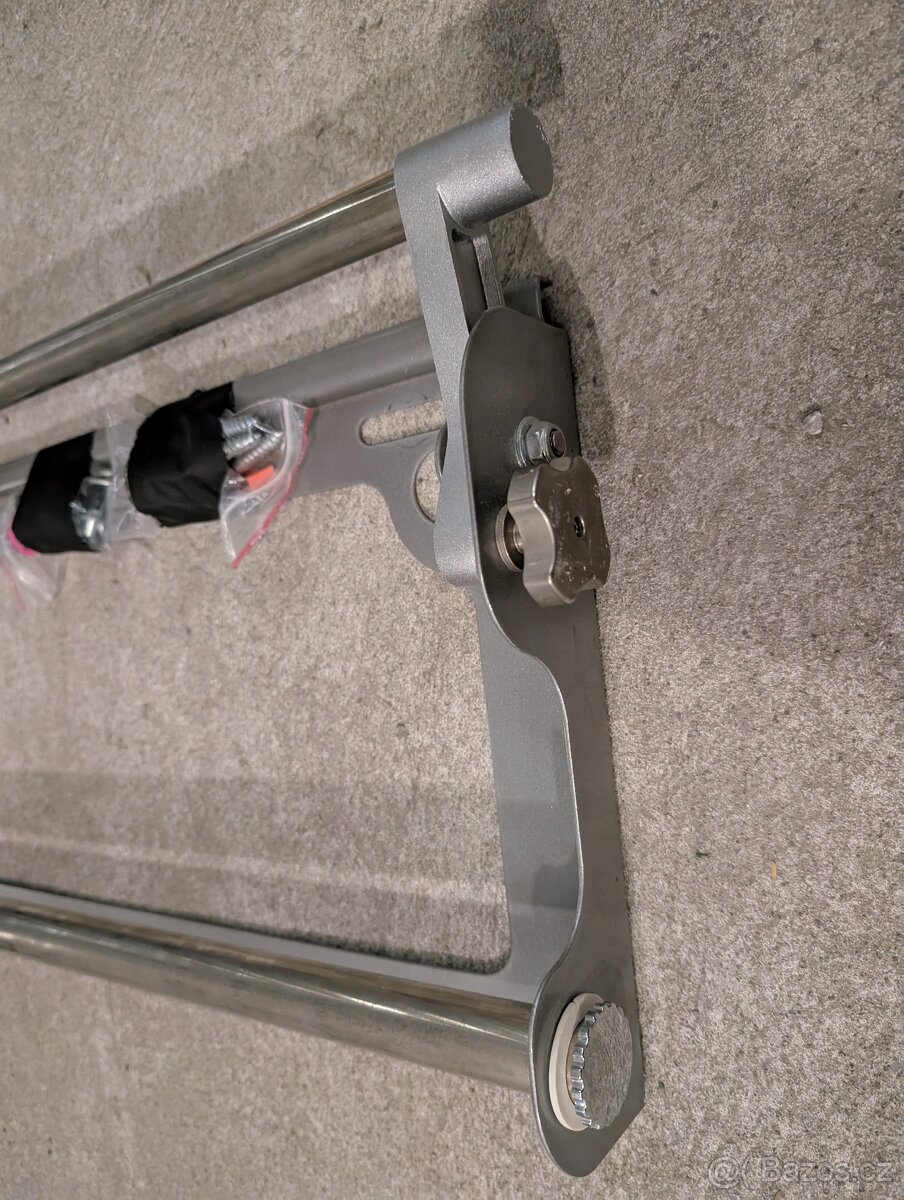 Nástěnný držák na televizi, integrovaná vodováha - 3