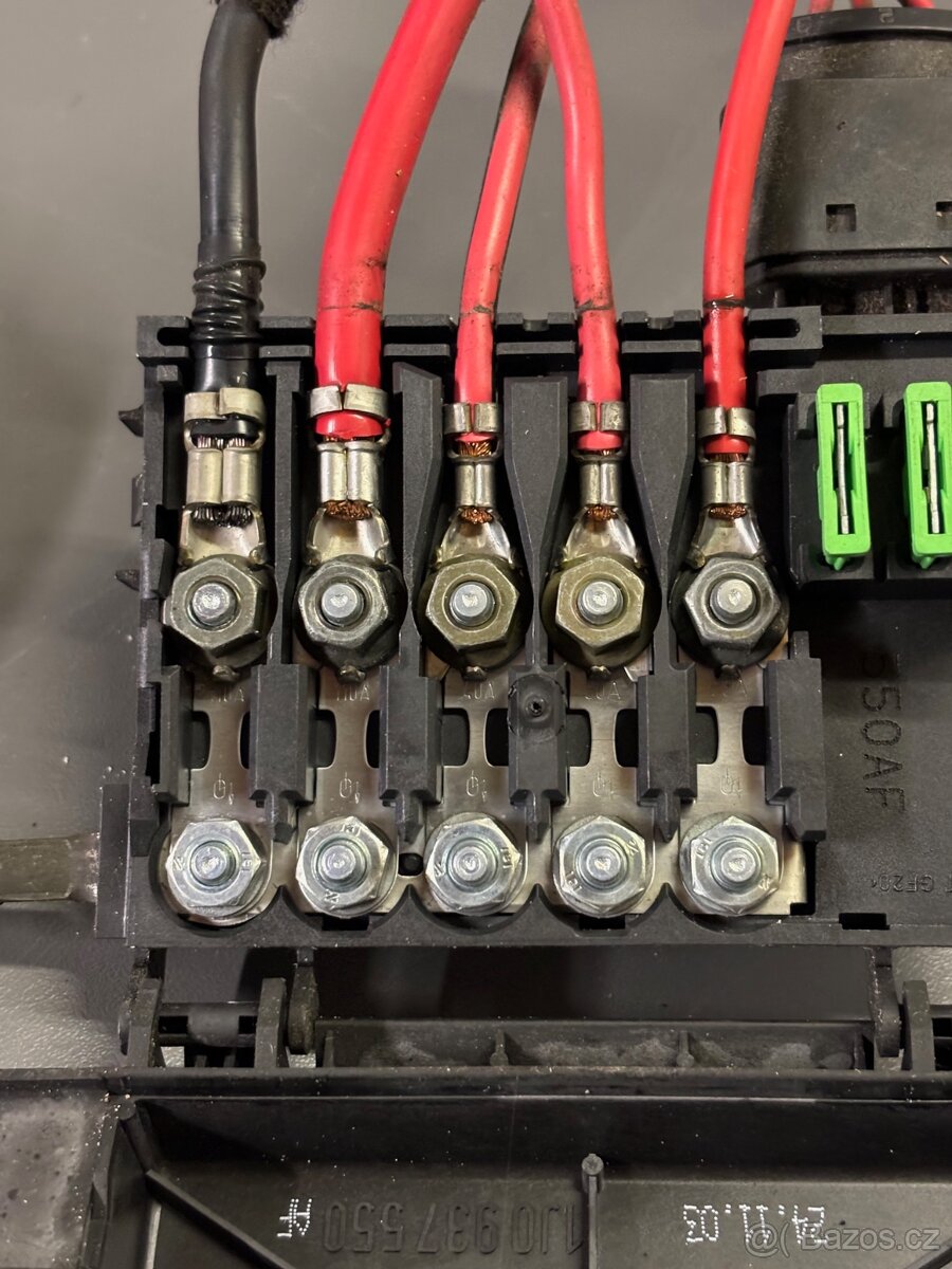 Octavia 1 1.8T nosič pojistek 1J0 937 550 AF - 3