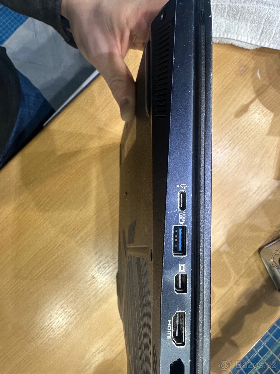 Acer Predator Helios 300 – i7 – NA OPRAVU / NA DÍLY - 3