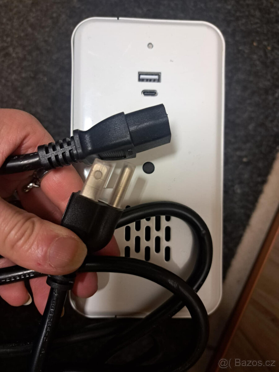 Zvyšující měnič napětí - 110V na 220V - 3