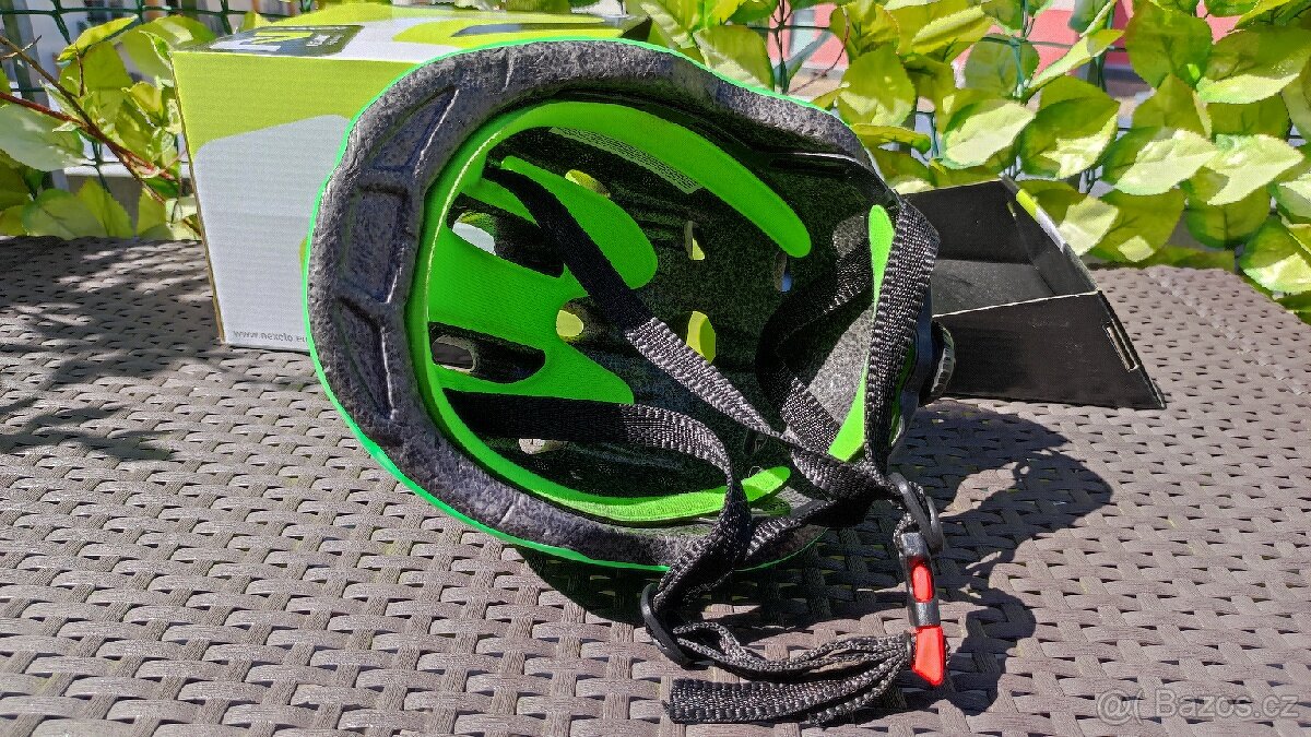 Dětská cyklistická helma Maxbike vel. M jako nová - 3