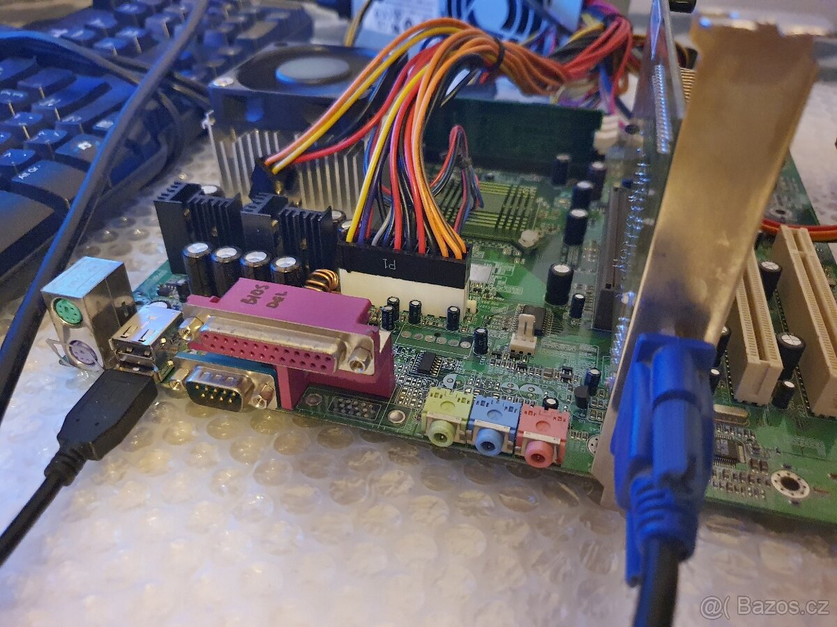 Deska (socket462) s AMD DURON 700mhz, 128mb sdram. - 3