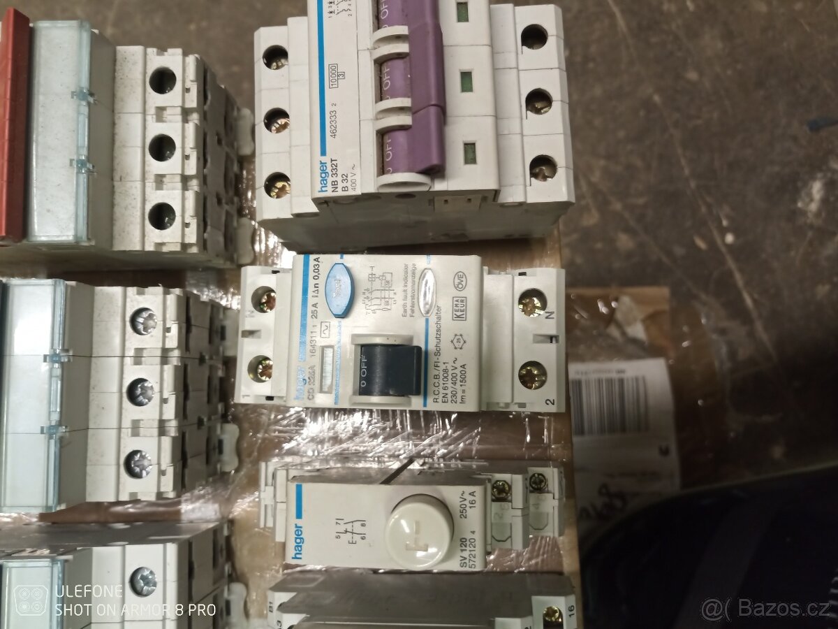 Jističe vypínače kontrolky stykače svodič - 3