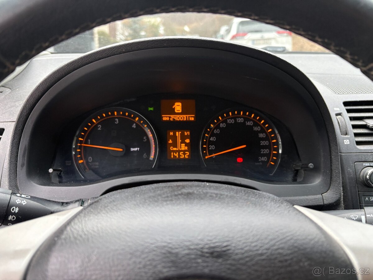 Toyota Avensis Kombi 2.0 - 3