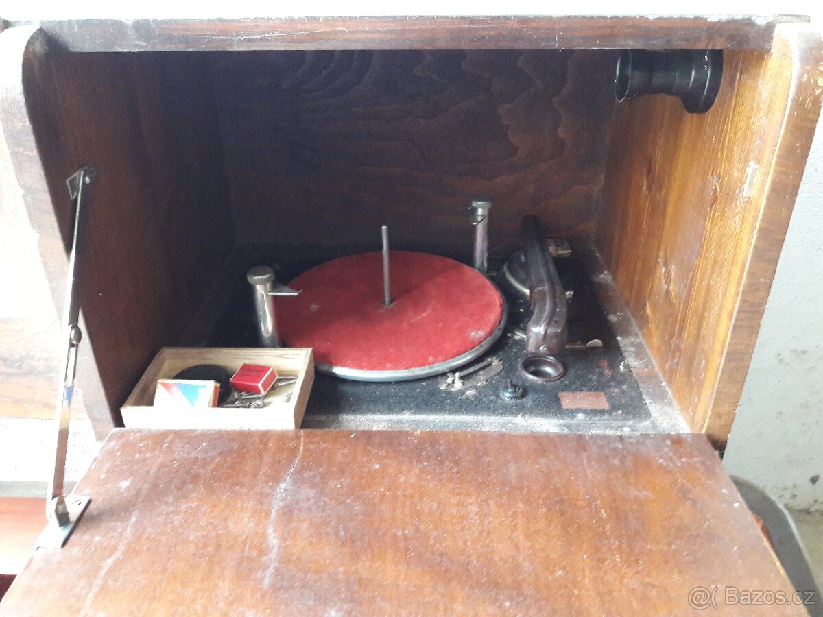 Gramofonová hrací skřín - 3
