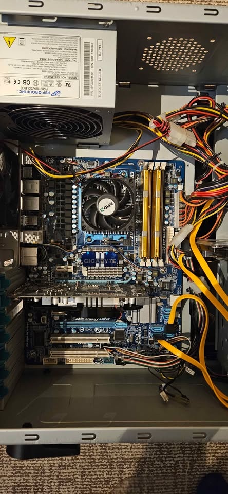 Staré PC se zajímavou bednou, Windows XP :-) - 3