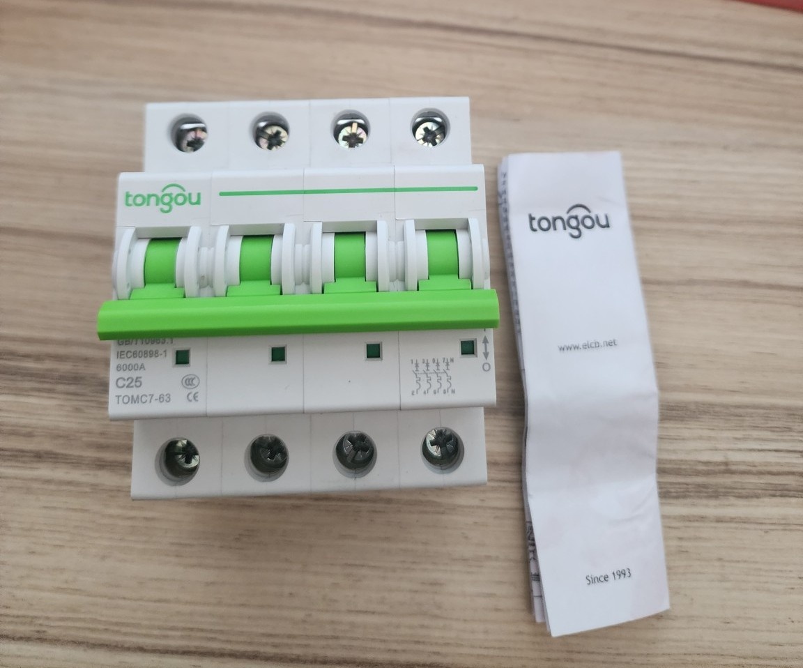 🔌 Čtyřpólový jistič Tongou TOMC7-63 C25 - 3