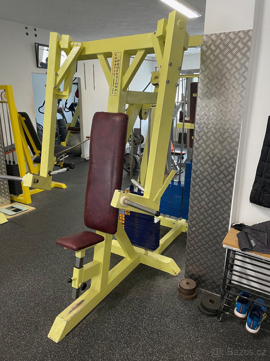 Posilovací stroj - tlaky na prsa - 3