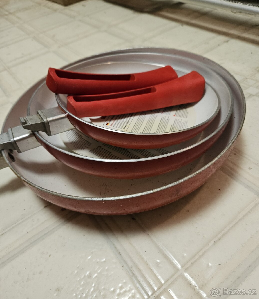 Sada pánví s oddělitelnými držadly - 3