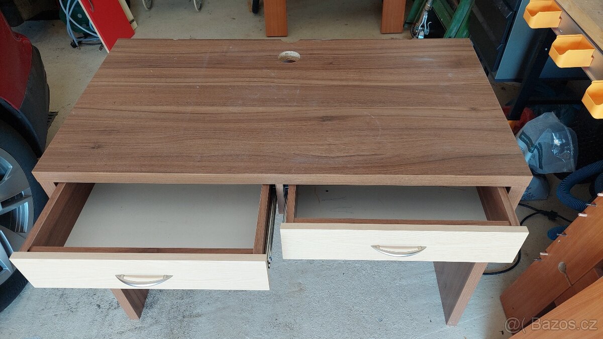 Pracovní stůl - 3