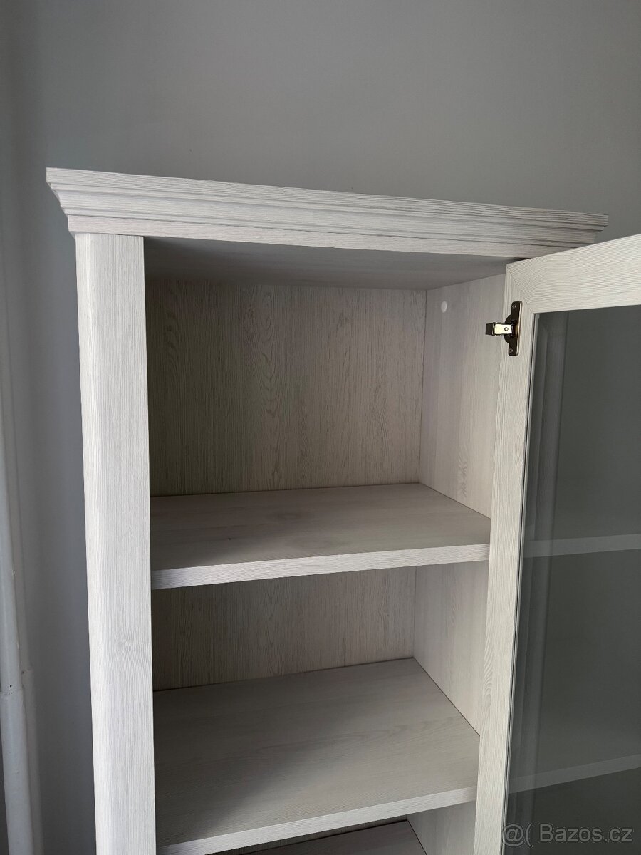 Vitrína bílá - 3