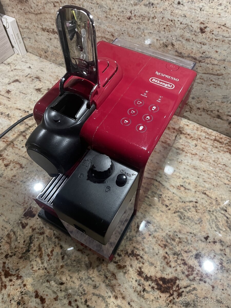 kávovar Nespresso - 3