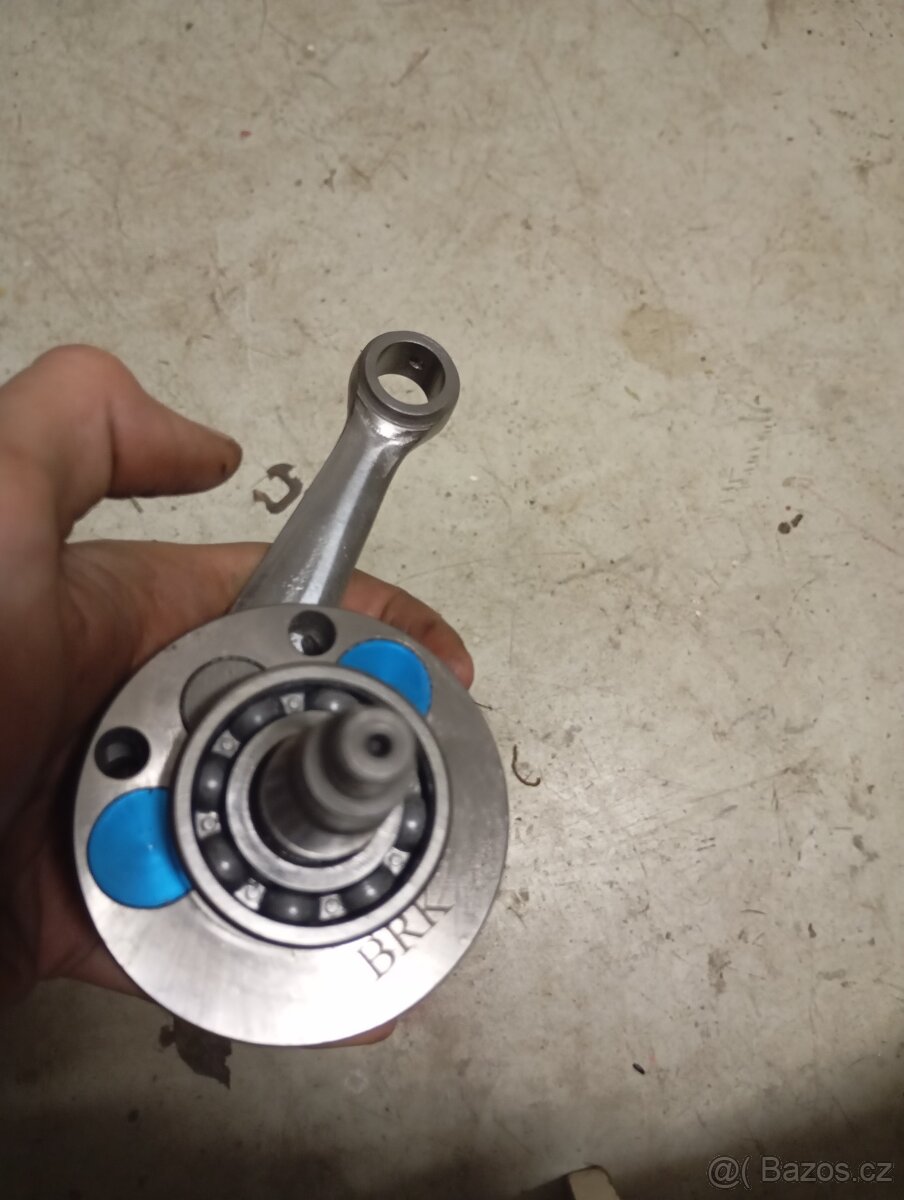 Díly motoru d50b - 3