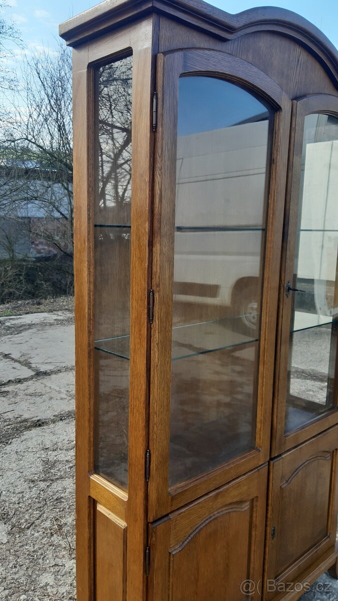 Rustikální prosklenná vitrína na nožkách - 3