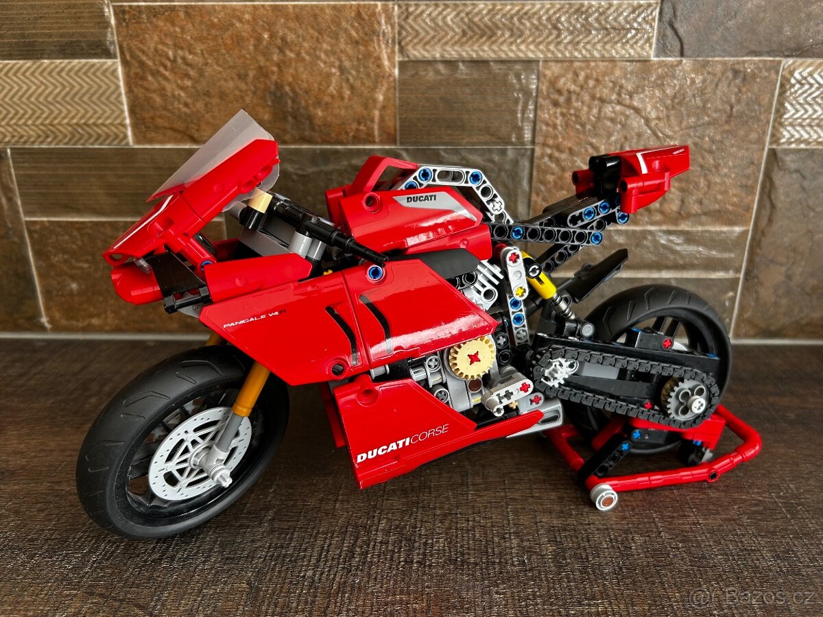 Lego motorka Ducati Panigale v4 R - 3