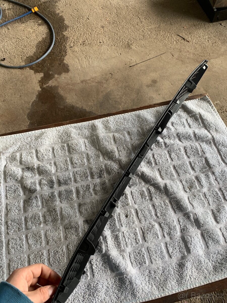 Prodám novou mřížku nárazníku BMW f10,f11 - 3