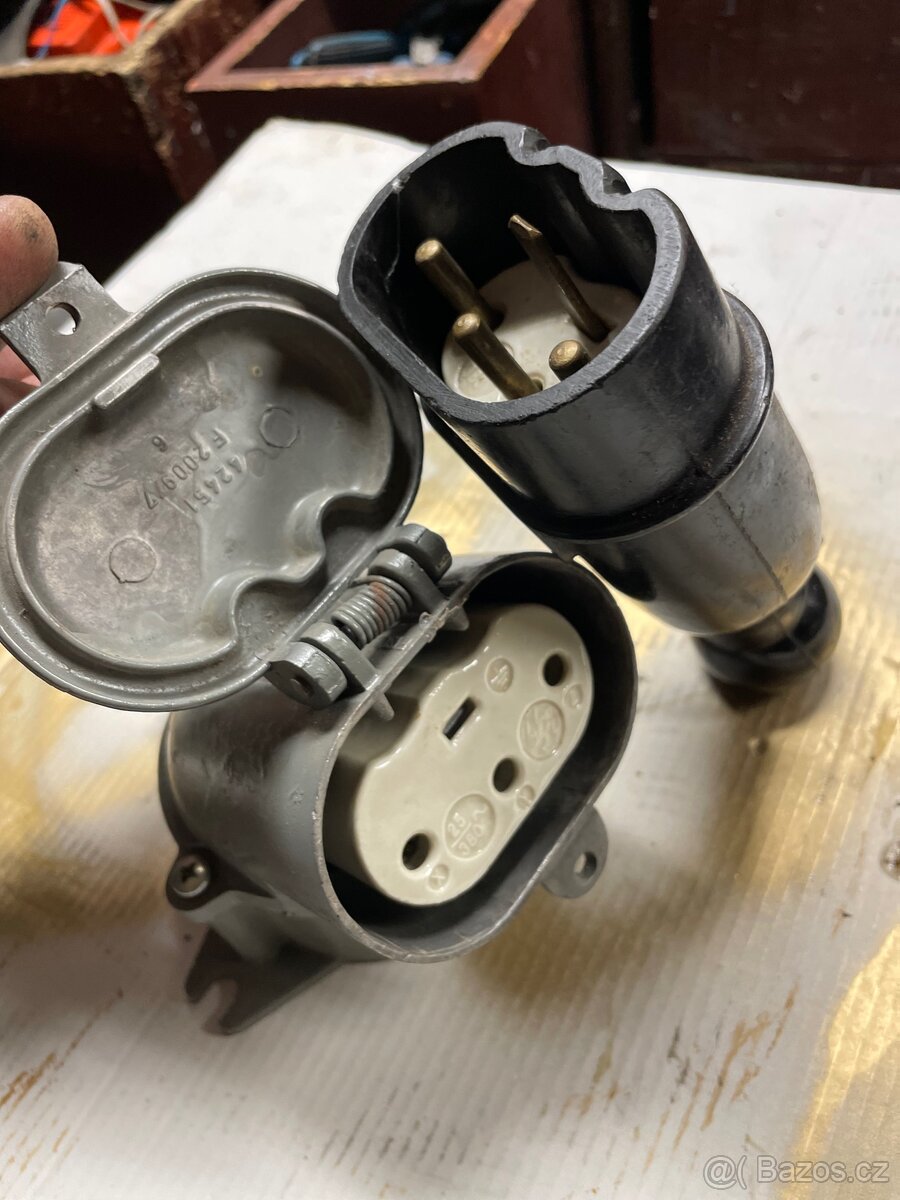 Motorová zásuvka 25A 380V - 3