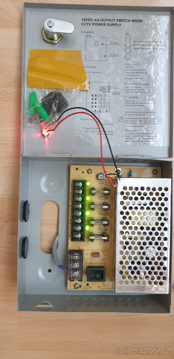 4 kanálový CCTV napájecí zdroj ve skřínce /12V 5A - 3
