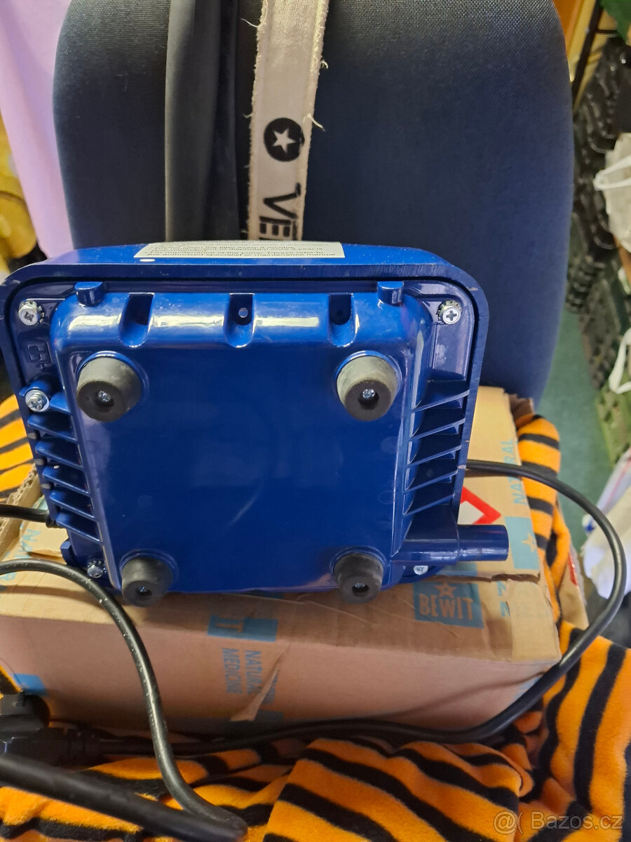 Prodám starší membránové dmychadlo - 3