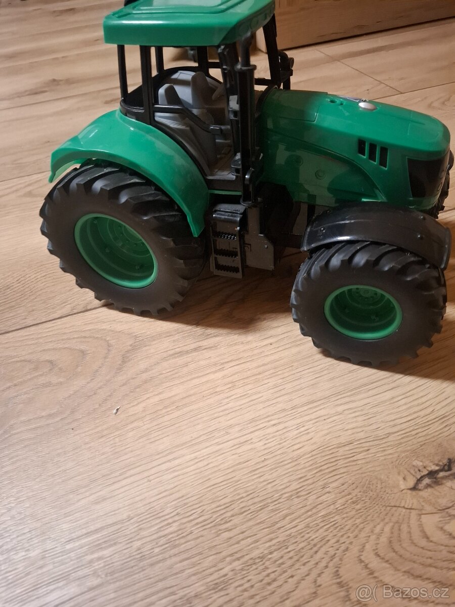 Traktor zelenný - 3