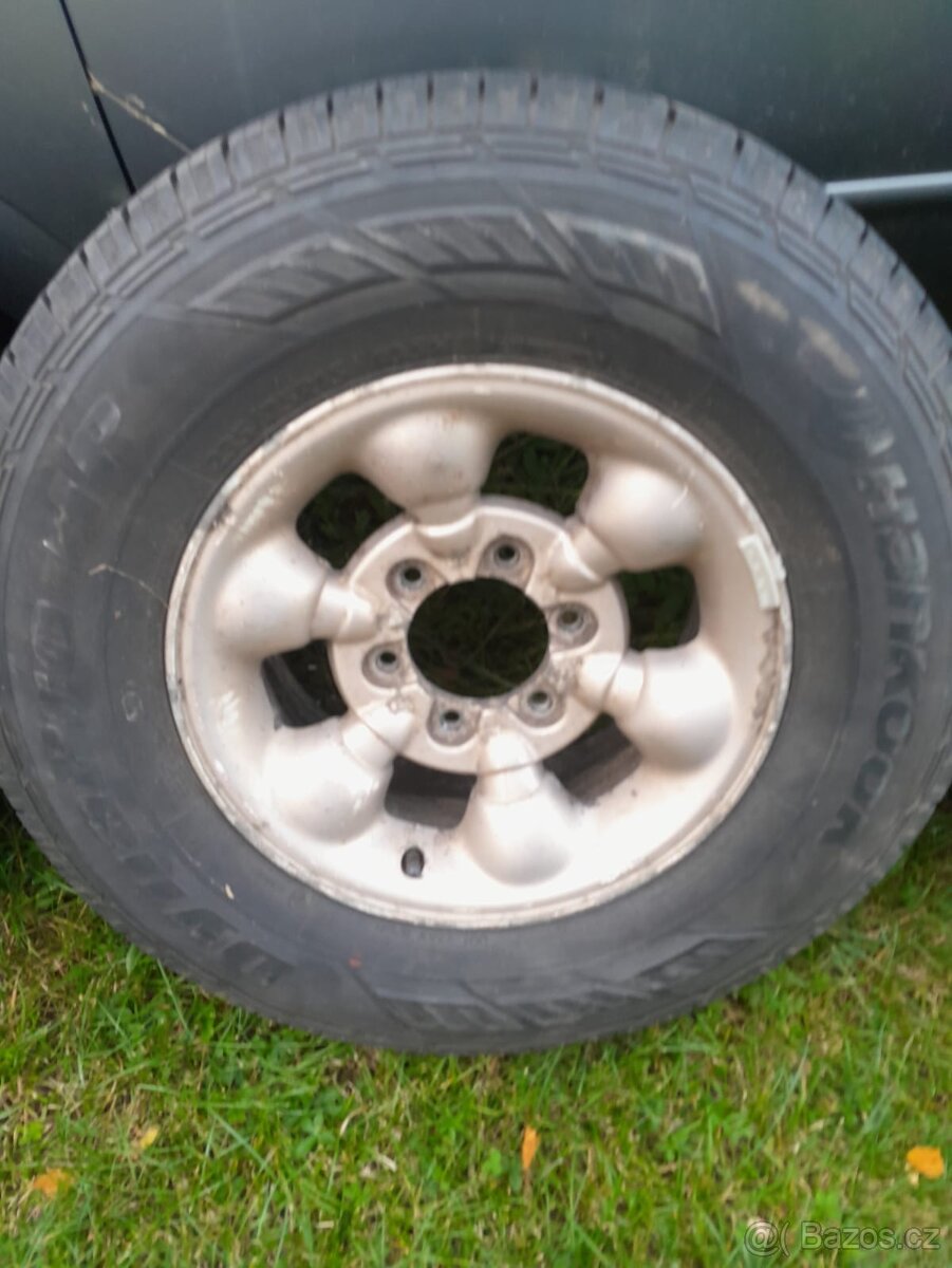 Offroad 4x pneu 235x75x15 včetně ALU disku