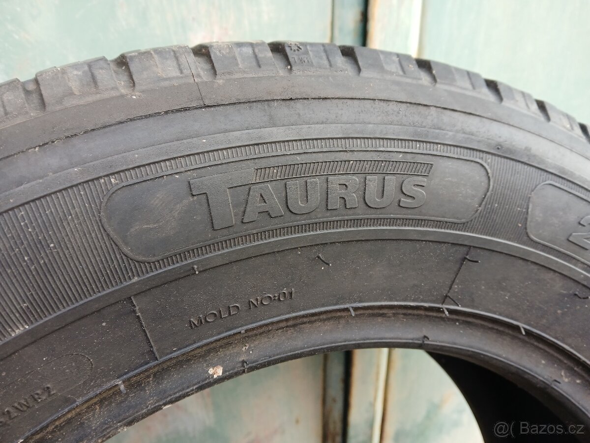 2x zimni taurus 215/65 R16 C, dezen=6mm - 3