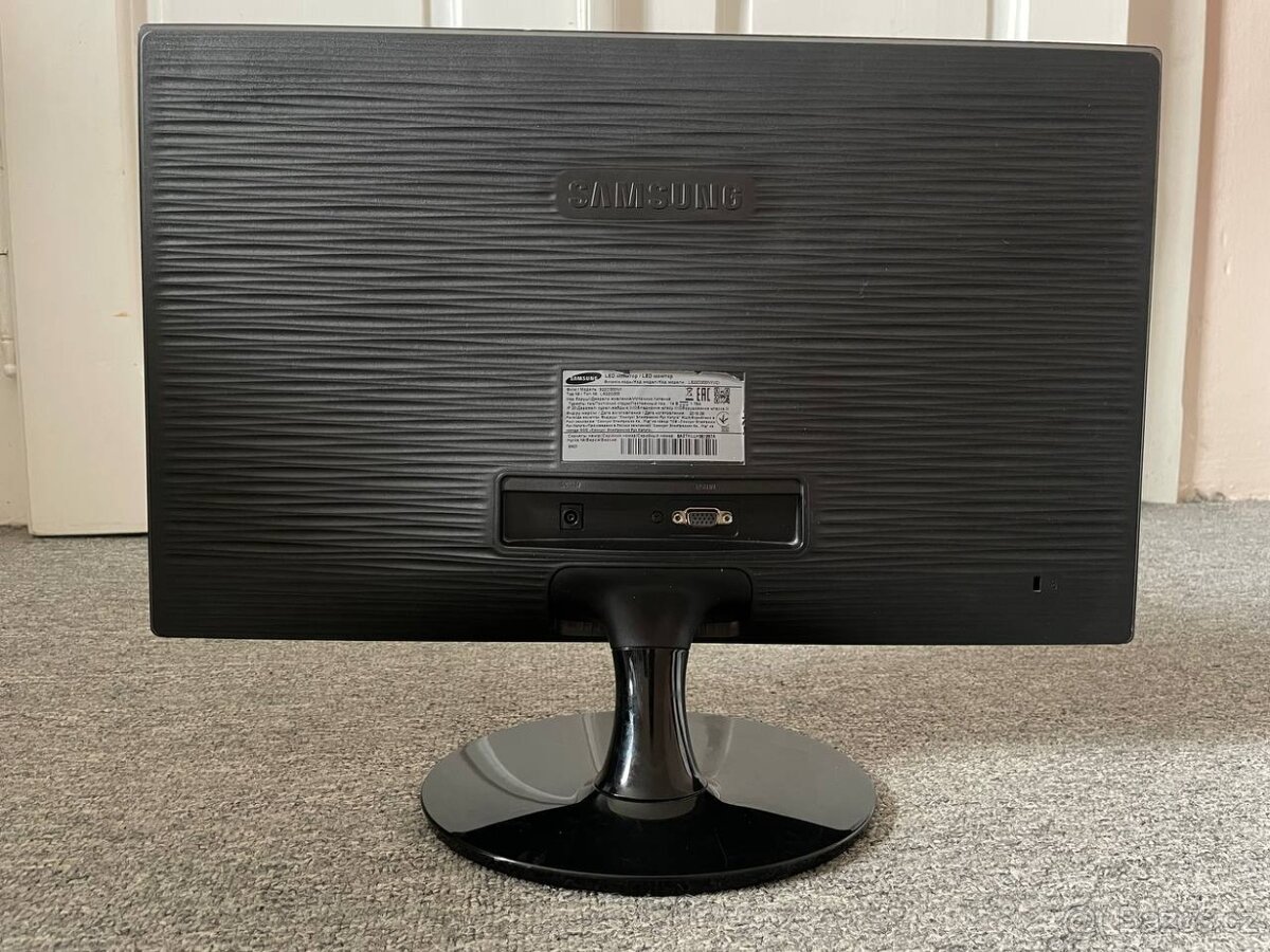 Samsung S22D300NY – plně funkční monitor (včetně kabelů) - 3