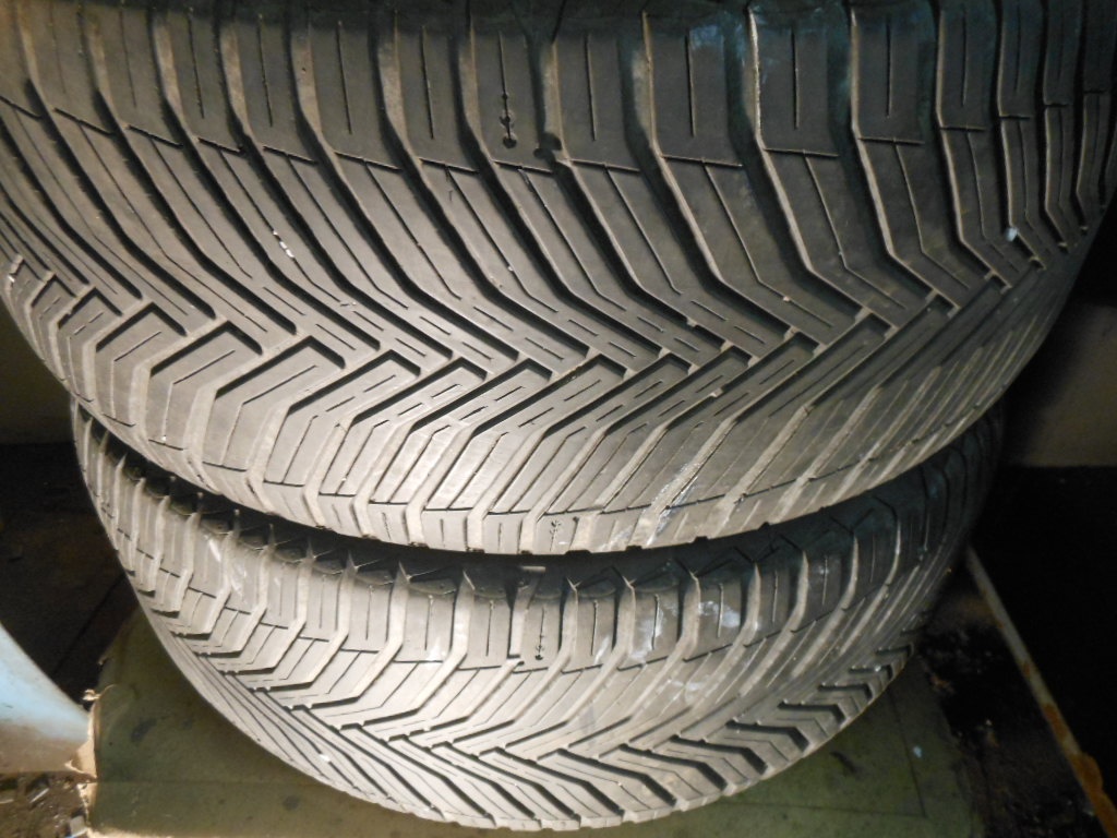 CELOROČNÍ PNEU MICHELIN 245/45R18 - 3