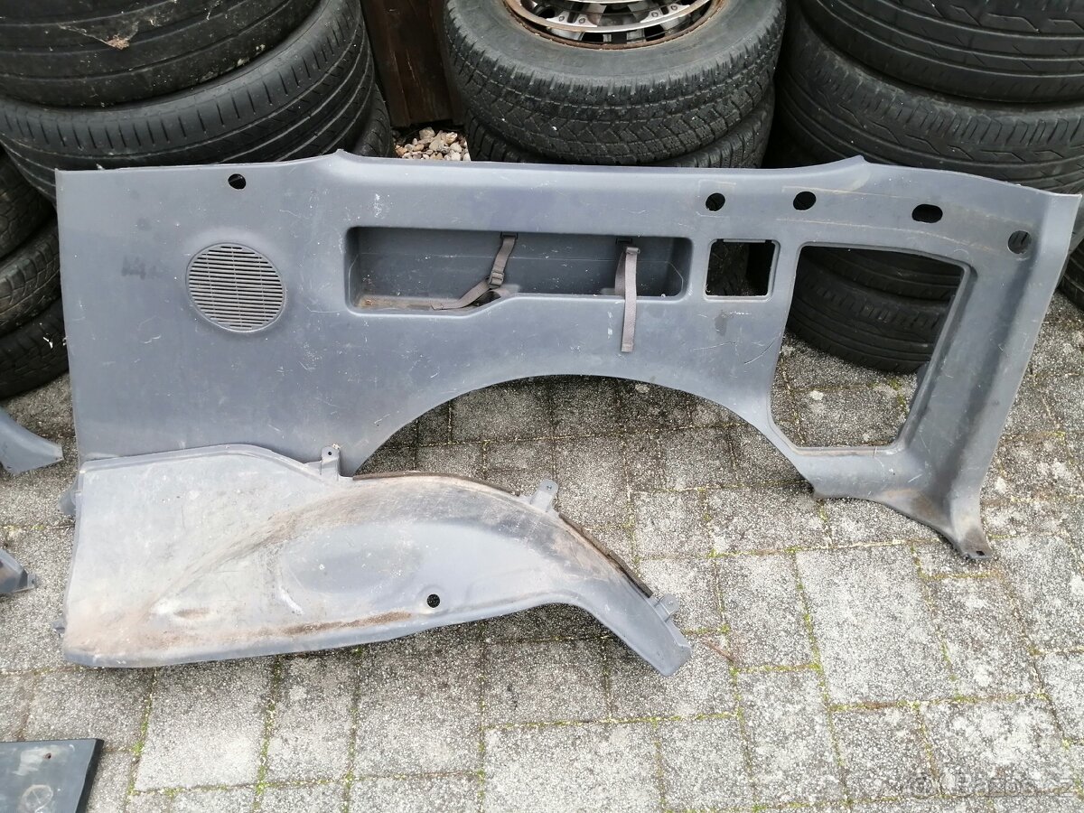 Zadní plasty kufru Toyota Land Cruiser 90 - 3