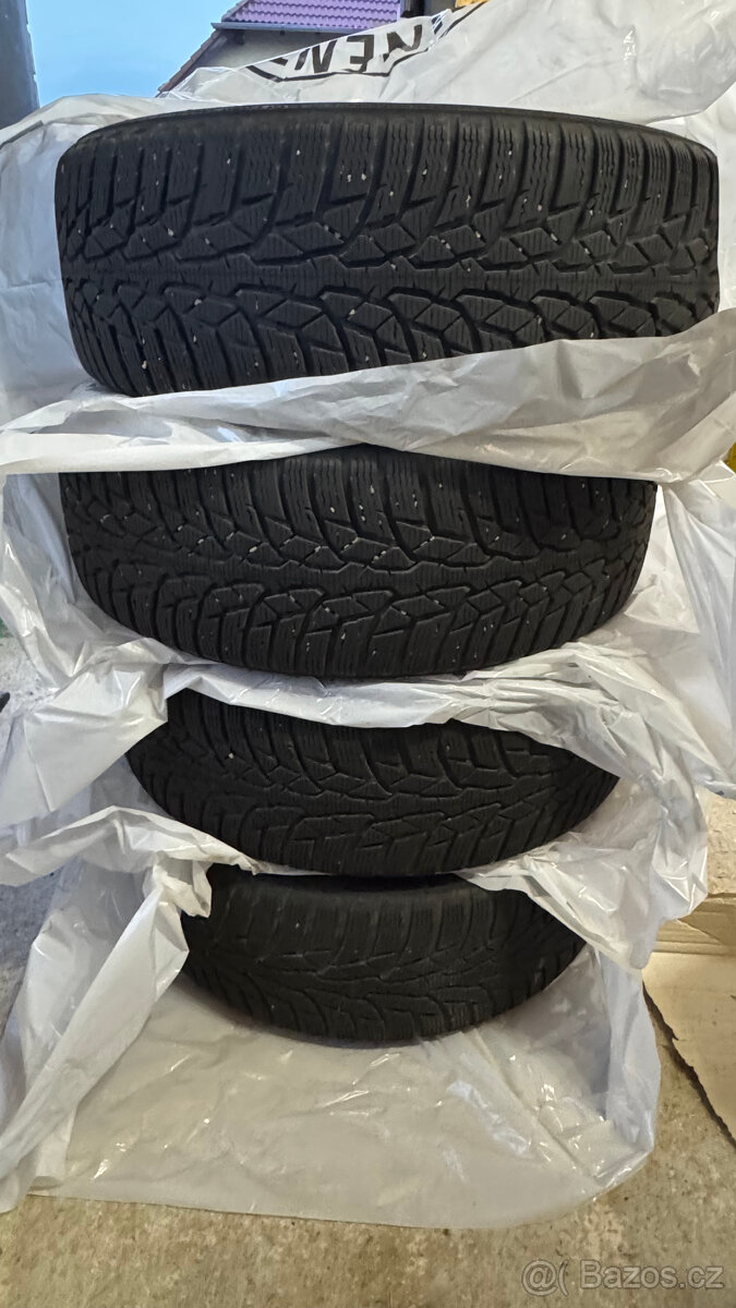 Zimní pneu Nokian 215/60 R16 99H XL - 3